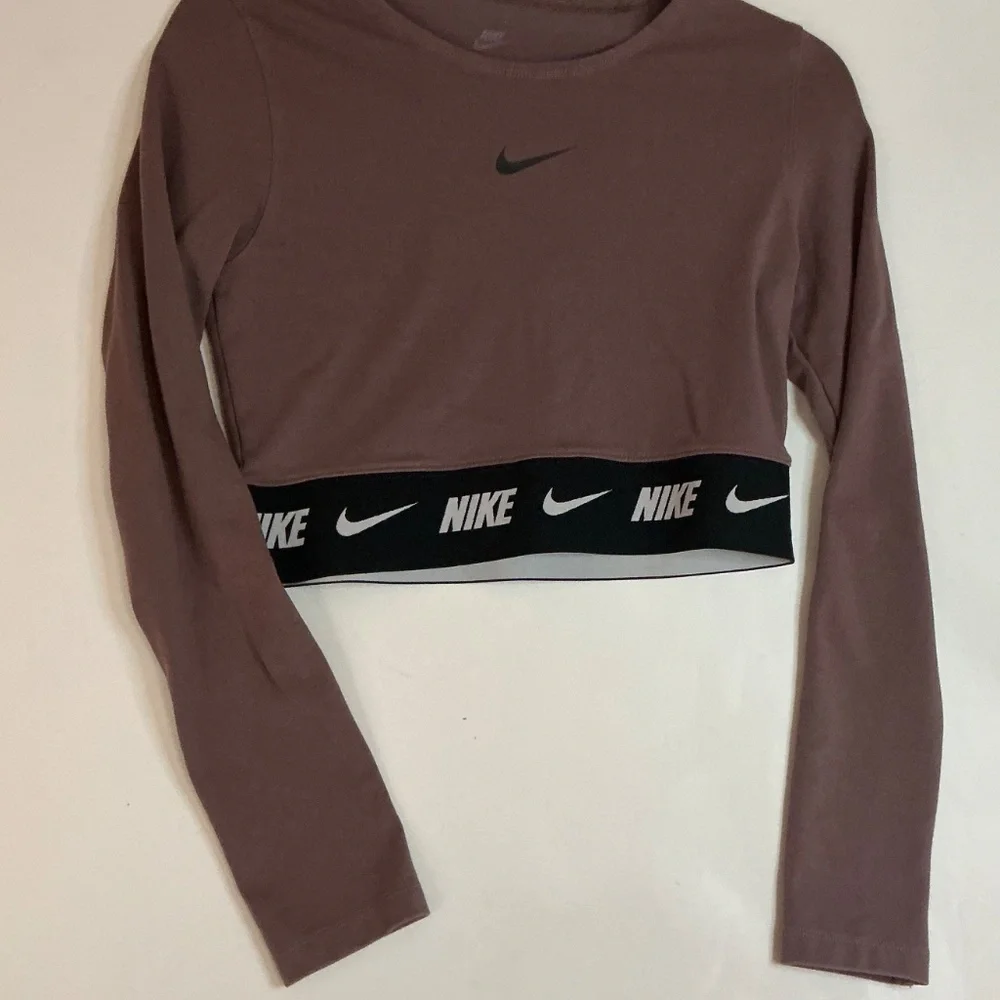 Nike maroon cropped athletic top on the east side size medium - Picture 2 of 7